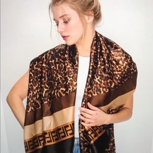 🧣 Cheetah Print Scarf